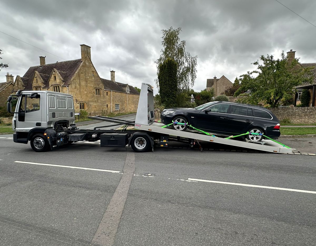 Breakdown recovery in the Cotswolds: estate car loaded on our flatbed